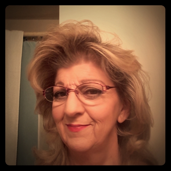 Meet your Posher, Vicki - Picture 1 of 1